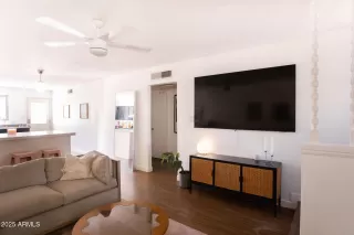 Photo #5: 6942173 Listing