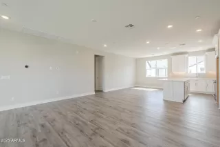 Photo #5: 6942175 Listing