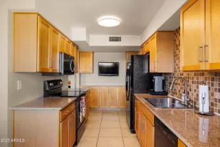 Photo #6: 6942240 Listing 