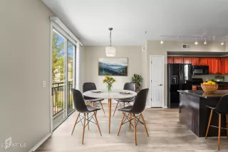 Photo #5: 6942327 Listing