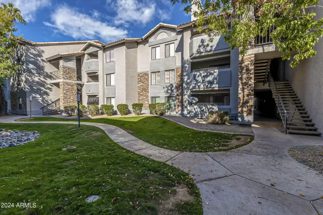 MLS: 6942528 Condo For Sale