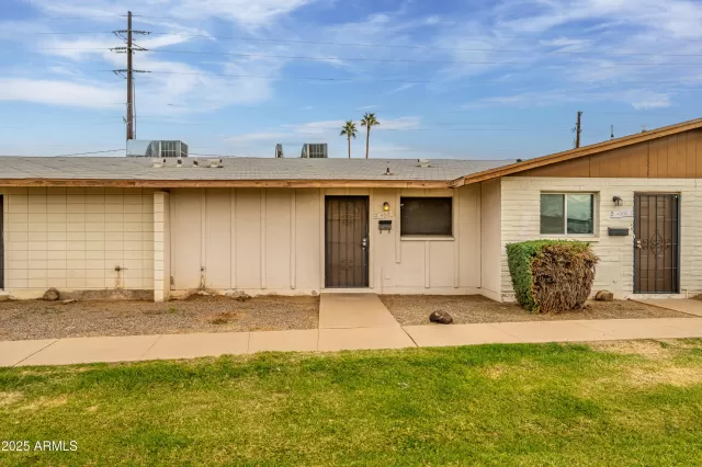 MLS: 6942629 Condo For Sale