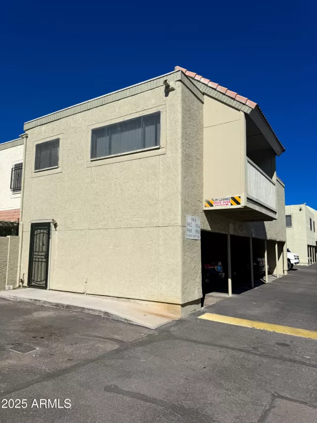 MLS: 6942689 Condo For Sale