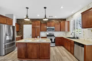 Photo #5: 6942841 Listing 