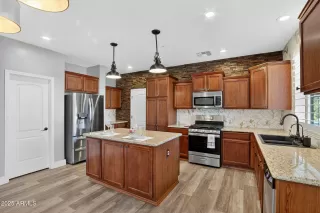 Photo #6: 6942841 Listing 