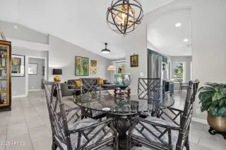 Photo #5: 6942869 Listing