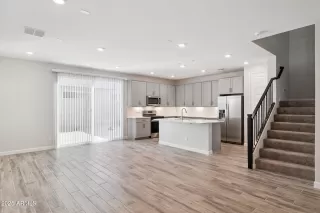 Photo #4: 6942892 Listing