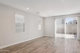 Photo #6: 6942892 Listing