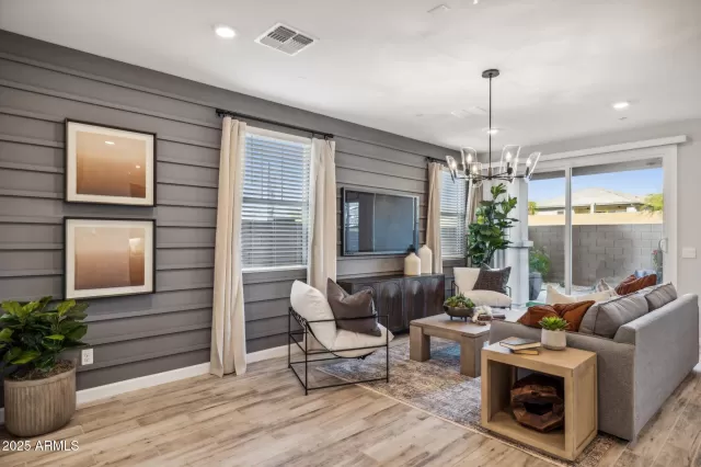 MLS: 6942899 Condo For Sale