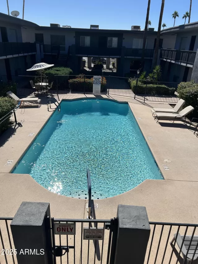 MLS: 6942977 Condo For Sale