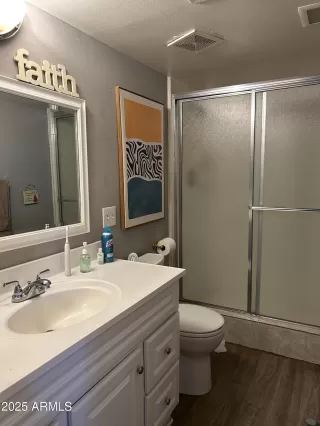 Photo #3: 6942977 Listing