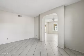 Photo #6: 6943086 Listing