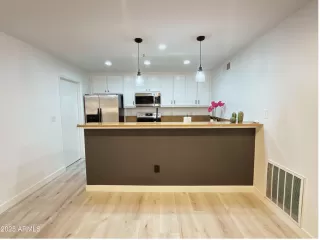 Photo #2: 6943194 Listing