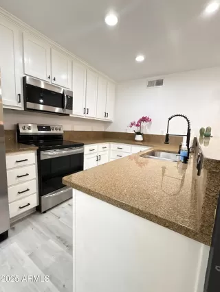 Photo #3: 6943194 Listing