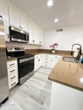 Photo #4: 6943194 Listing