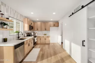 Photo #1: 6943346 Listing 