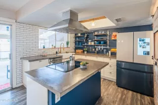 Browse active condo listings in NORTHERN MANOR