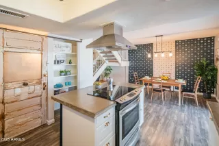 Photo #2: 6943365 Listing