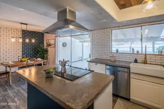 Photo #4: 6943365 Listing