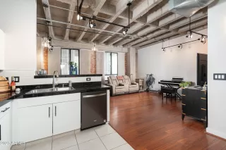 Photo #2: 6943542 Listing