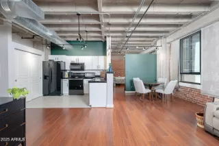 Photo #5: 6943542 Listing