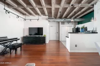 Photo #6: 6943542 Listing