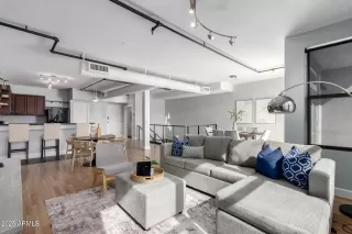 Photo #4: 6943549 Listing