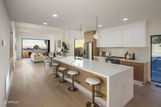 Photo #2: 6943670 Listing