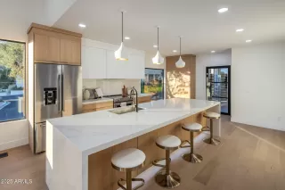 Photo #3: 6943670 Listing