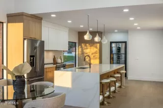 Photo #4: 6943670 Listing