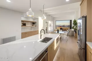 Photo #5: 6943670 Listing