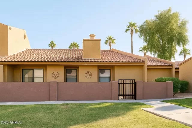 MLS: 6943682 Condo For Sale