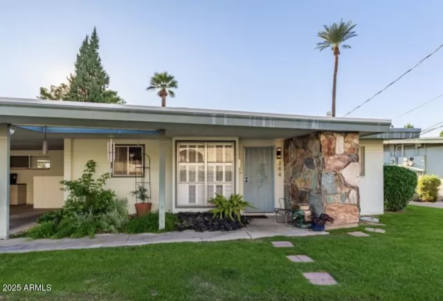 MLS: 6943705 Condo For Sale