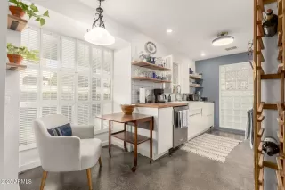 Photo #3: 6943705 Listing