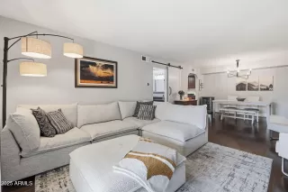 Photo #4: 6943849 Listing