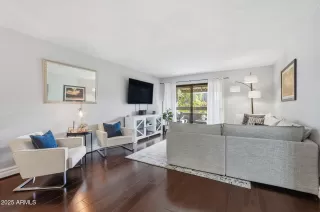 Photo #5: 6943849 Listing