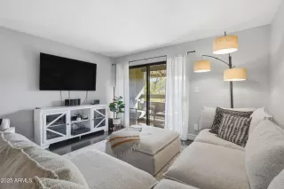 Photo #6: 6943849 Listing