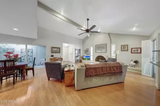 Photo #4: 6943885 Listing