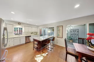 Photo #5: 6943885 Listing