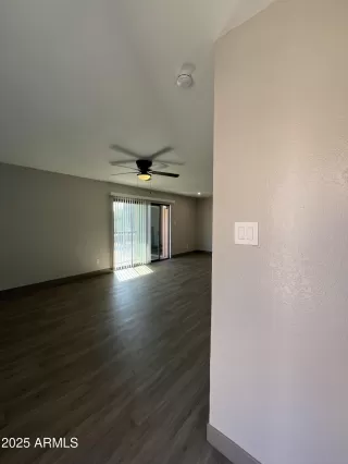 Photo #5: 6943986 Listing