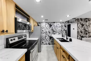 Photo #3: 6944054 Listing