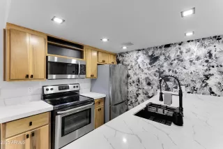 Photo #4: 6944054 Listing