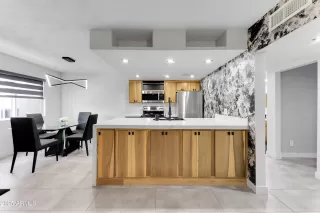 Photo #5: 6944054 Listing