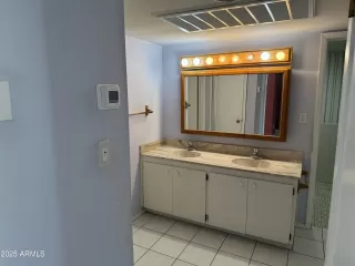 Photo #5: 6944360 Listing