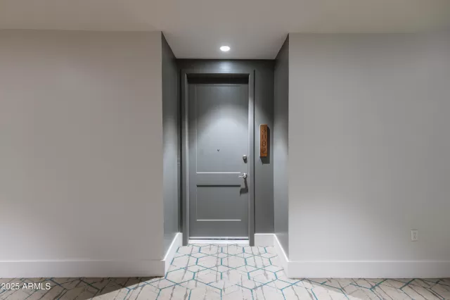 MLS: 6944553 Condo For Sale