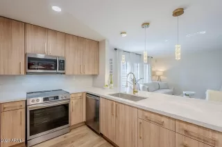 Photo #6: 6944570 Listing 