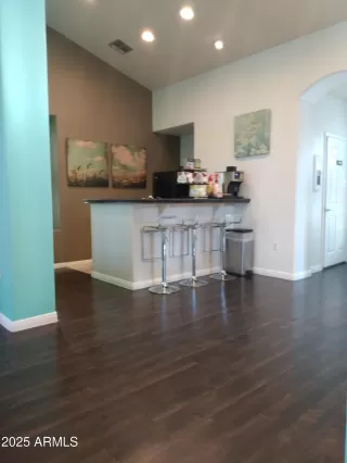 Photo #4: 6944963 Listing