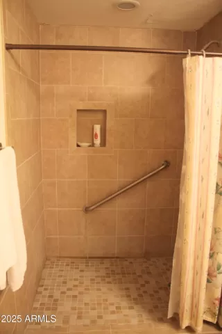 Photo #5: 6944970 Listing