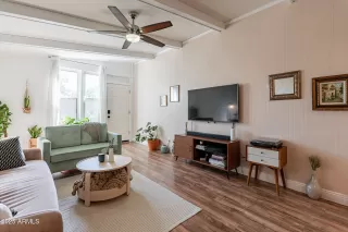 Photo #4: 6945039 Listing