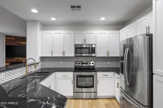 Photo #4: 6945065 Listing